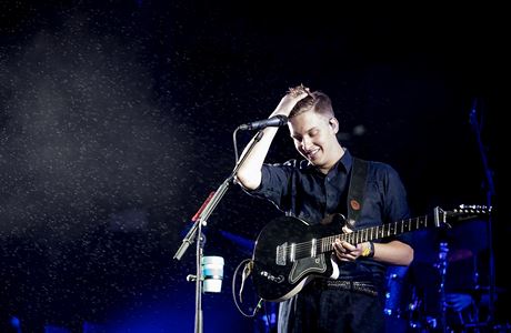 Na Colours se objevil tak zpvk George Ezra.