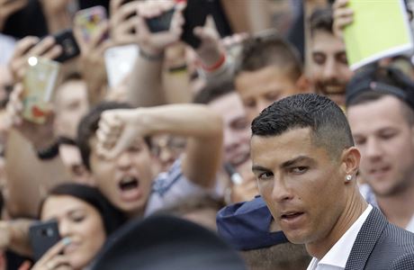 Cristiano Ronaldo se prodr davy fanouk Juventusu.