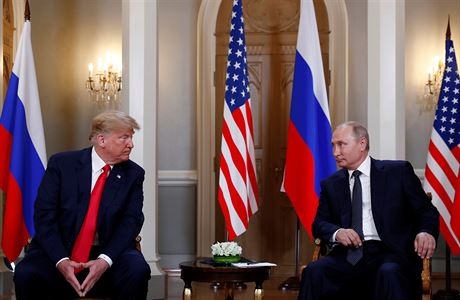 Pohledy státník. Prezidenti Trump a Putin se setkali na summitu v Helsinkách.