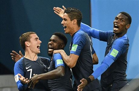 Fotbalisté Francie slaví postup