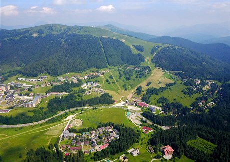 Jen pár metr od nástupu na lanovku najdete bobovou dráhu, která mí 900 metr...