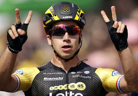 Nizozemec Dylan Groenewegen slaví vítzství v 8. etap Tour de France 2018.