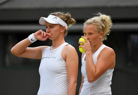 Finále tyhry en ve Wimbledonu 2018: Barbora Krejíková a Kateina Siniaková.
