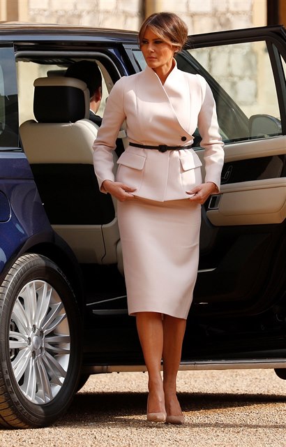 Melanie Trumpová dorazila na setkání s královnou v Range Roveru.