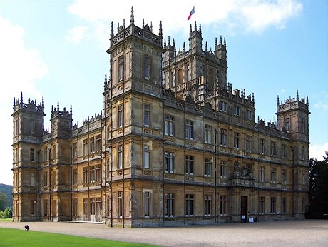 Exteriér budovy byl využit pro natáčení seriálu Panství Downton.