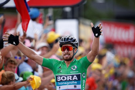 Peter Sagan slaví vítzství v páté etap Tour de France.