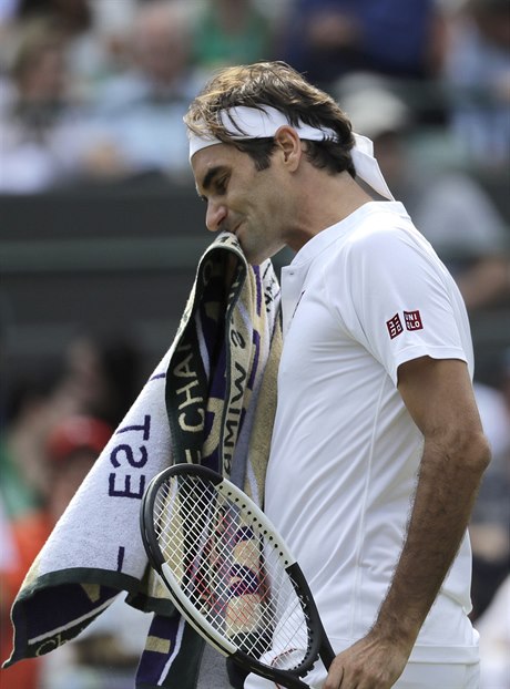 Roger Federer ve tvrtfinálovém utkání Wimbledonu