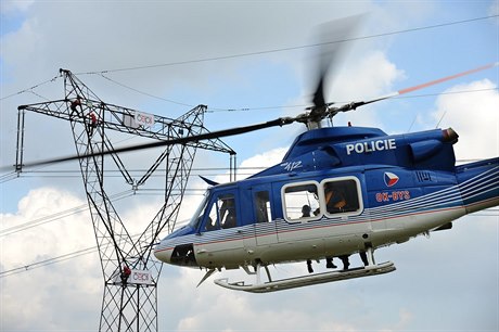 Vrtulník Bell 412 - HP, který na cviení Lezec 2018 piletl z praské Ruzyn.