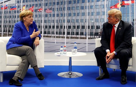 Jednání Angely Merkelové a Donalda Trumpa na summitu NATO v Bruselu.