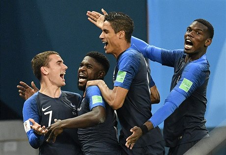 Fotbalisté Francie slaví postup