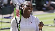 Serena Williamsová slaví postup do semifinále Wimbledonu 2018.