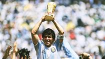 Diego Maradona slaví titul mistrů světa v roce 1986.