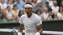 Rafael Nadal v semifinále Wimbledonu 2018 proti Novaku Djokovičovi.