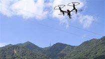 Japonští záchranáři používají drony k nalezení lidí pohřešovaných v důsledku...