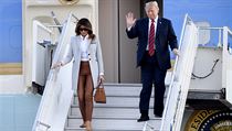 Americk prezident Donald Trump a prvn dma Melania dorazili na summit v...