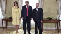 Americký prezident Donald Trump s první dámou Melanií a ruský prezident...