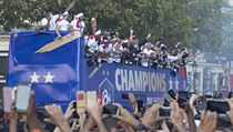 Vítězná jízda francouzských fotbalistů.