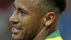 Zrann Neymar tanil na karnevalu v Riu, do Prahy vak nepijede