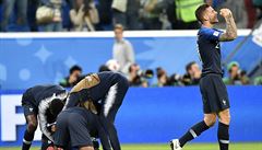 MS ve fotbale 2018, Francie vs. Belgie: Lucas Hernandez (vpravo) slaví postup...