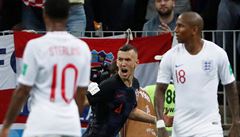 MS ve fotbale 2018, Chorvatsko vs. Anglie: Perii slaví, Sterling a Young...