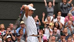 Jihoafri�an Kevin Anderson slaví postup do finále Wimbledonu 2018.