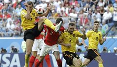 MS ve fotbale 2018, Belgie vs. Anglie: souboj o mí ped belgickou brankou.