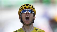 Brit Geraint Thomas slaví vítězství ve 12. etapě Tour de France 2018 s vrcholem...