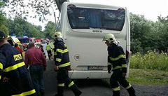 Na Žďársku havaroval plný autobus. Zranění utrpěly hlavně děti
