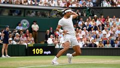 panlský tenista Rafael Nadal v semifinálovém zápase na Wimbledonu proti...