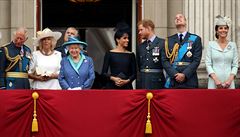 Vojenské letectvo britských ozbrojených sil pozorovala královská rodin za...
