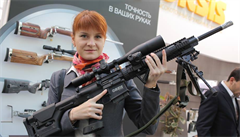 Butinová, kterou USA obvinily z toho, že je ruská agentka, navštívila v Praze spolek držitelů zbraní