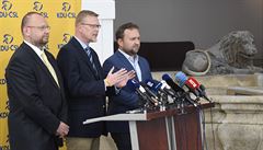 Tisková konference poslaneckého klubu KDU-SL ped jednáním Poslanecké snmovny.