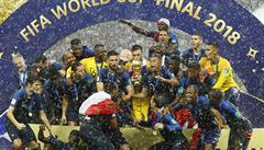 Trenér Didier Deschamps byl kapitánem Francie pi pedchozím triumfu v roce...