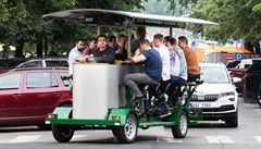 Pivní kolo v ulicích hlavního msta.