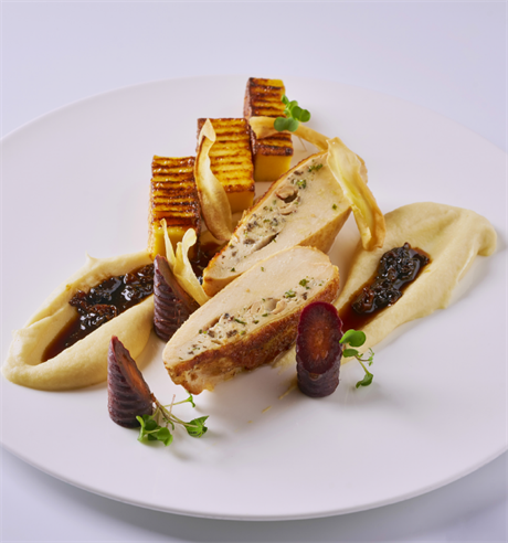 Kukuiné kue, smre, foie gras, pastinák, ervená mrkev a polenta