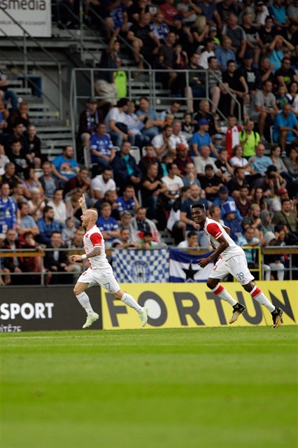 Miroslav Stoch se raduje ze své branky do sít Olomouce