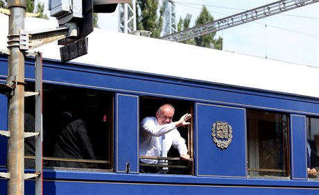 Zeman s Kiskou vyrazili z Hodonína parním vlakem do slovenských Topoľčianek.