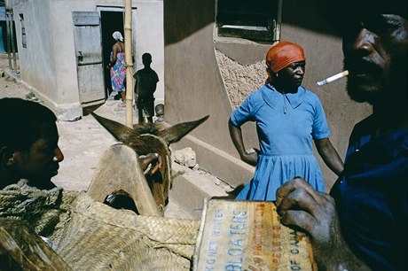 Intenzivní Haiti. Bombardopolis tak, jak ho vidl Alex Webb.