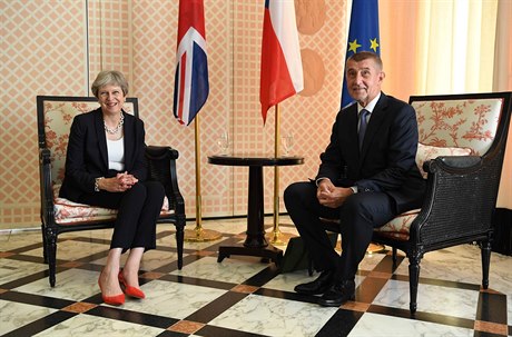 Britská premiérka Theresa May a Andrej Babi.