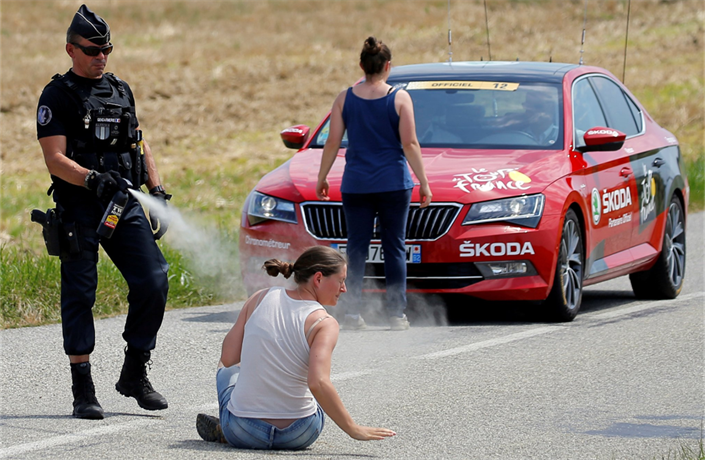 Zákrok policie na TdF.
