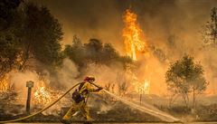 Požár na severu Kalifornie si vyžádal již pět obětí. Zničil zhruba 500 budov