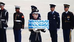 Splněné sliby. Severní Korea předala Američanům ostatky padlých vojáků
