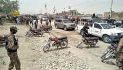 Při útoku na policejní auto v pákistánské Kvétě zemřelo nejméně 28 lidí