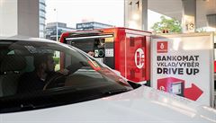 Vyzkou�et si drive-in bankomat m��ete na �erpací stanici v Argentinské ulici v...