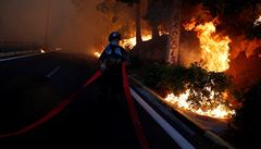 Do Atén povolal ecká premiér Alexis Tsipras hasie z jiných eckých region,...