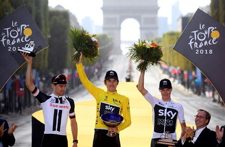 Celkov stupn vtz - zleva Tom Dumoulin, Geriant Thomas a Chris Froome.