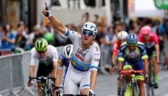 Alexandre Kristoff se raduje z cenného triumfu v poslední etap Tour.