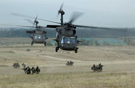 Helikoptéry UH-60 Black Hawk Na cviení v Gruzii.