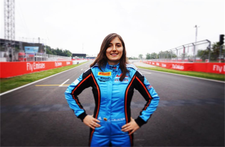 Jezdkyn serilu GP3 Tatiana Calderonov.
