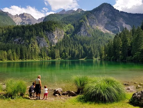 Pky nebo na kole se vydejte na jezero Lago di Tovel, které je nejvtím...